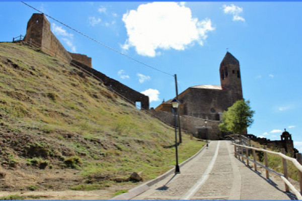 Acceso al Mirador del Ebro