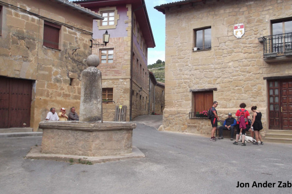 Plaza (Rivas de Tereso)