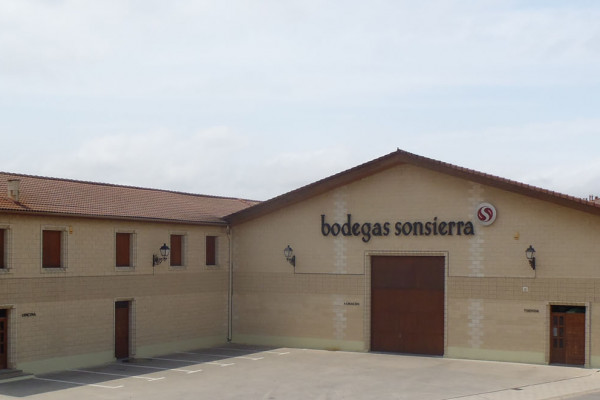 EXTERIOR DE BODEGAS SONSIERRA