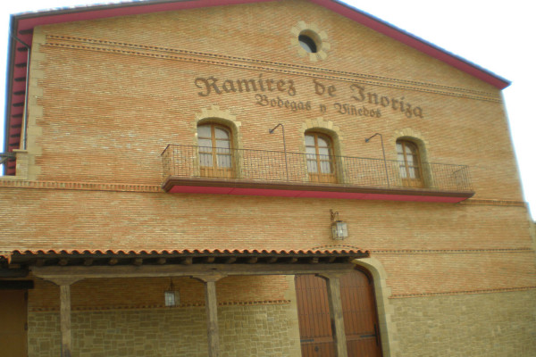 EXTERIOR DE BODEGAS RAMÍREZ DE INORIZA