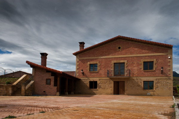 EXTERIOR DE BODEGAS OLMAZA