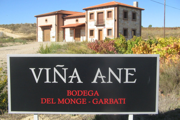 EXTERIOR DE VIÑA ANE, BODEGA DEL MONGE GARBATI