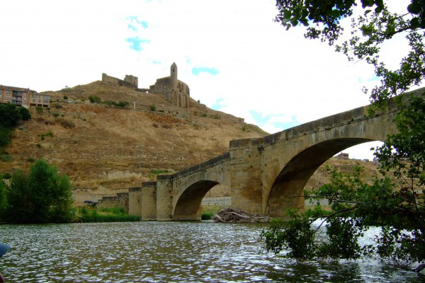 01-puente-medieval-y-castilloF449F91E-5086-49B7-9BAC-F3D133A3B0A5.jpg