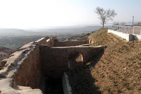 A partir del siglo XVI, sobre las parcelas medievales, se construyeron nuevos edificios de mayores dimensiones.