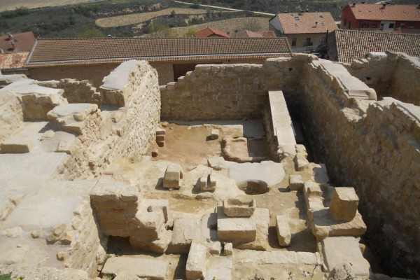 Espacio con restos construcitvos de los siglos XII al XVIII